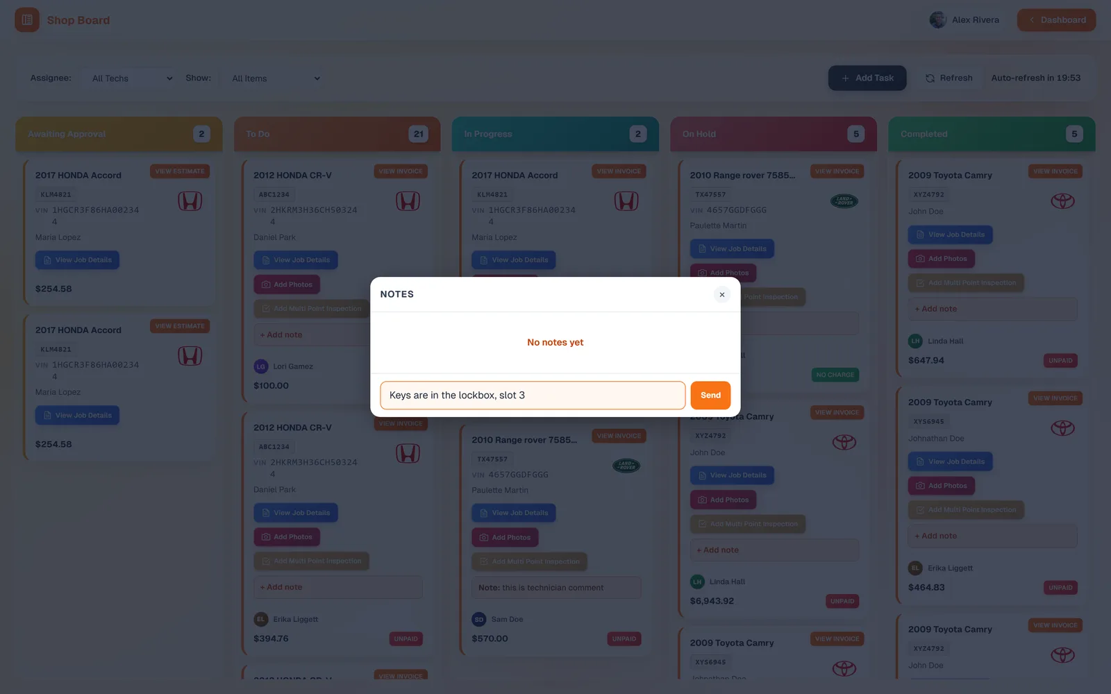 La ventana Notes de una tarjeta del tablero con una nota escrita en el cuadro Add a note y el botón Send